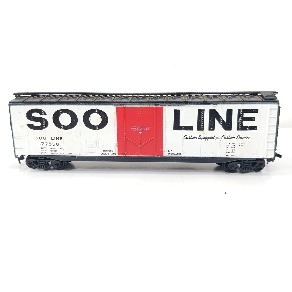 Athearn HO Scale Soo Line 50ft Plug Door Boxcar 1335 White Red Road 177850